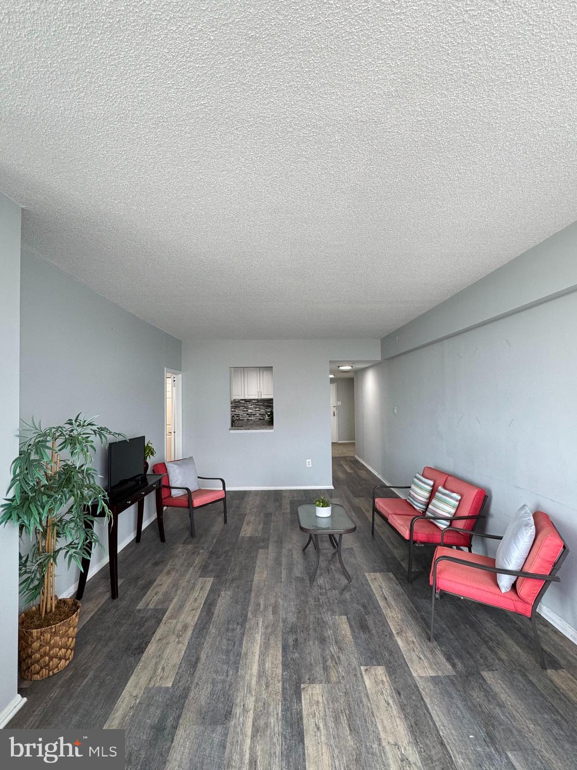 PENTHOUSE CONDOMINIUMS - Residential Lease