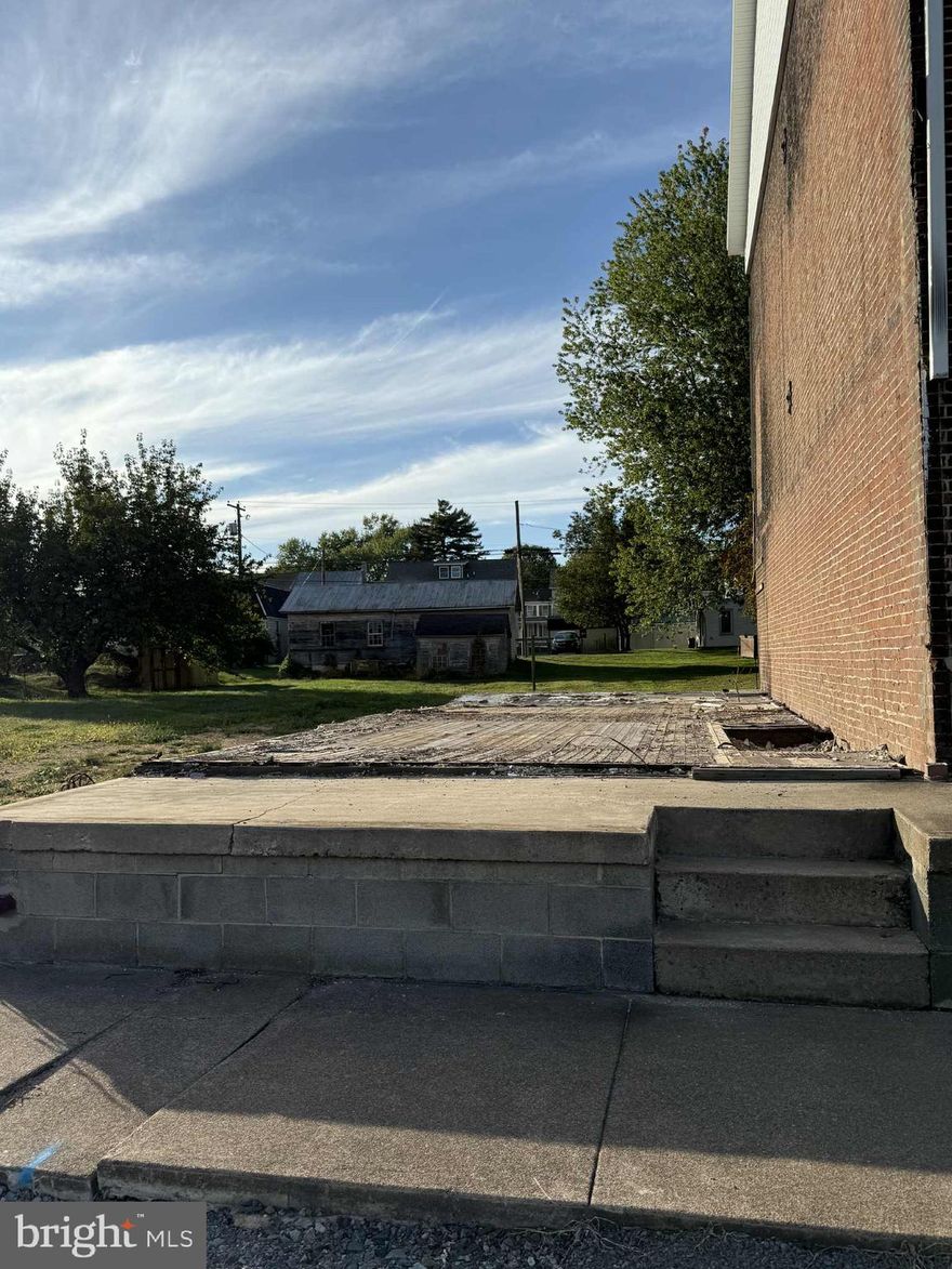 Community Commercial Lot with Garage & Storage – Utilities On-Site – Zoned for Multiple Uses. Opportunity awaits with this versatile community commercial-zoned lot in Liverpool Borough. The property includes a garage and storage building, with public water, sewer, and electric already available on-site. Zoning allows for a wide range of permitted uses, including:
Residential (single-family, multi-family, apartments)
Office or mixed-use buildings
Retail and service businesses (restaurants, florists, laundromats, salons, hardware stores, etc.)
Community facilities (schools, churches, libraries, recreational centers)
Specialized uses (animal hospital, funeral home, printing shop, auto service station)
This lot offers excellent potential for investors, developers, or business owners looking to establish or expand in the area.