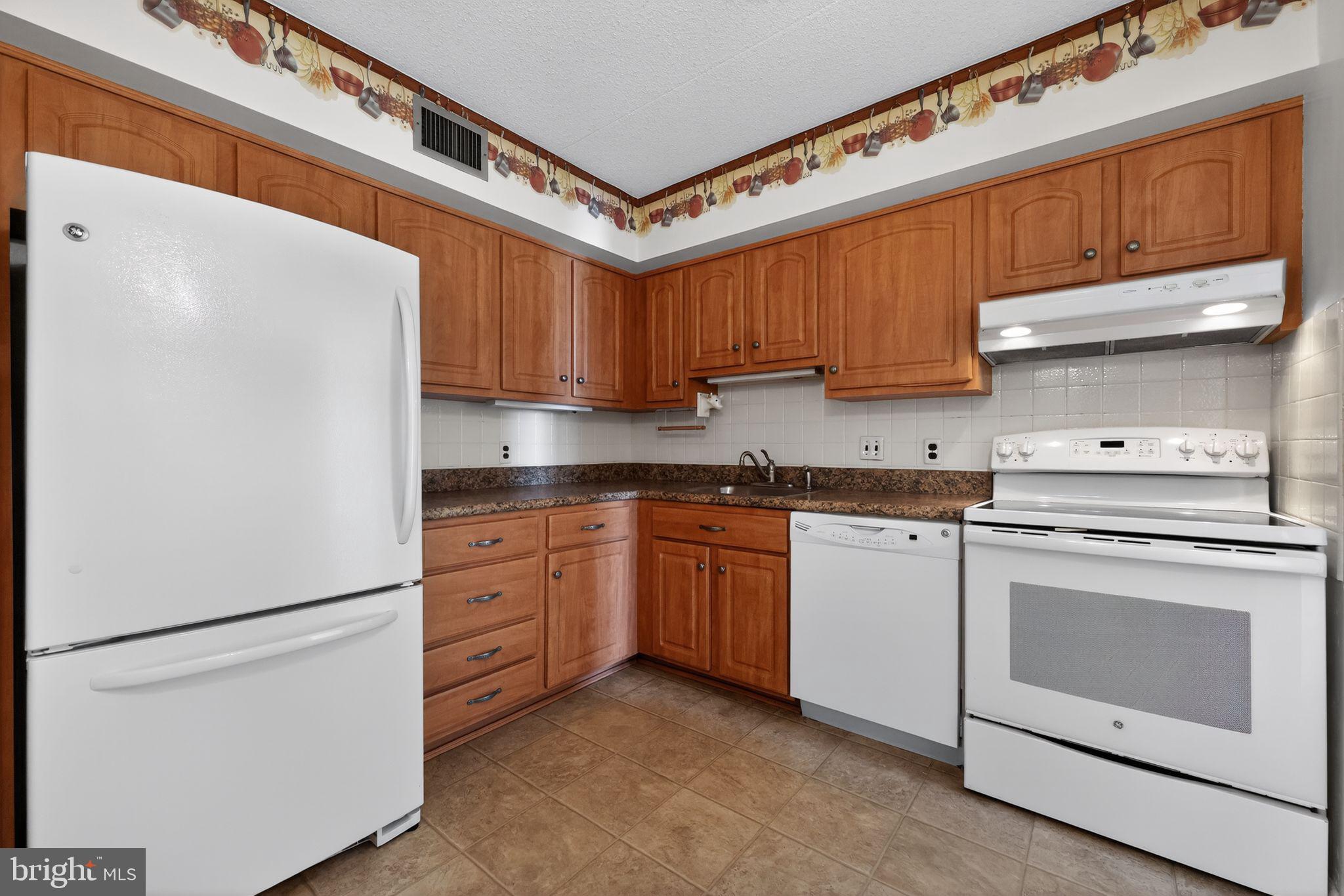 VALLEY FORGE TOWER - Residential