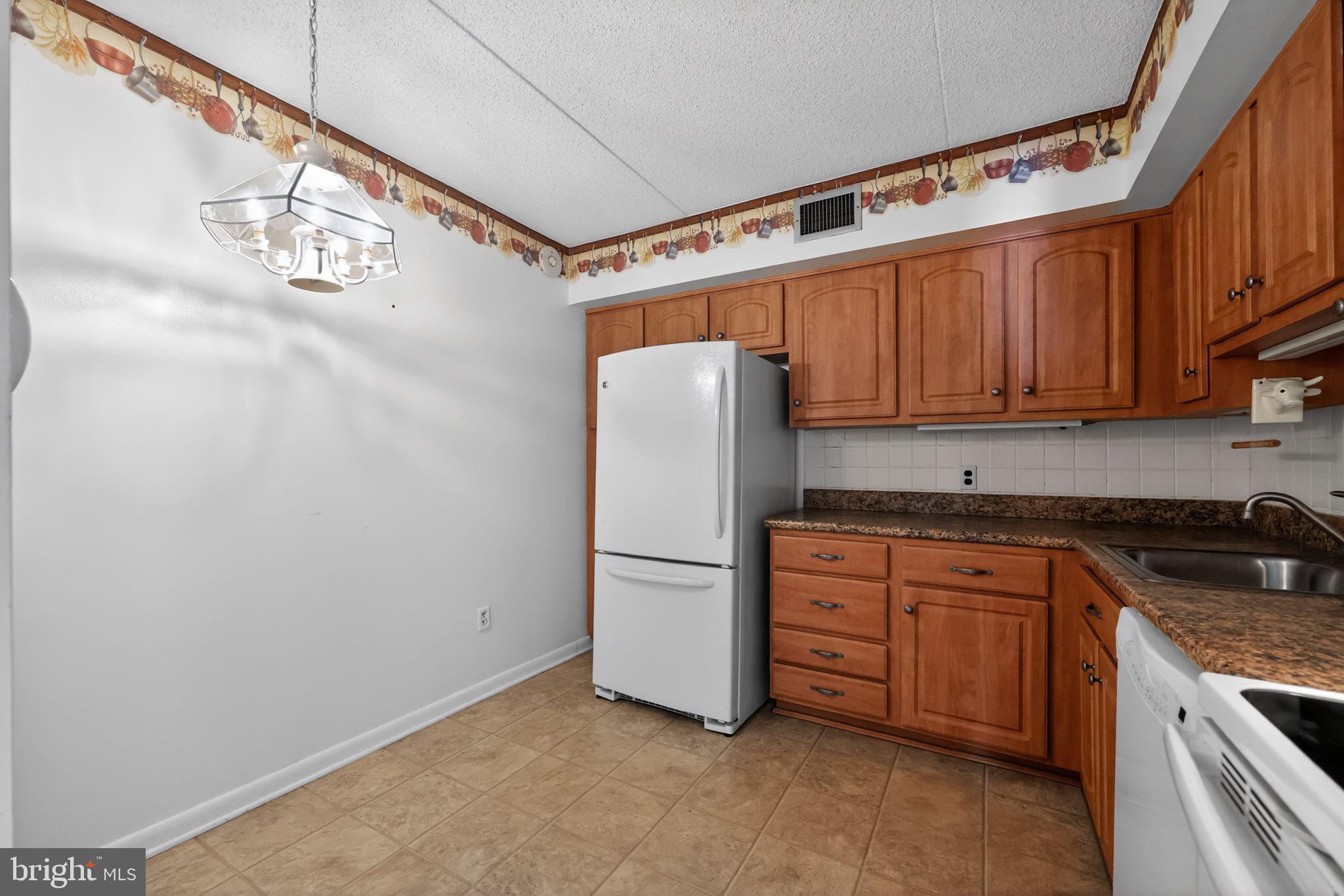 VALLEY FORGE TOWER - Residential