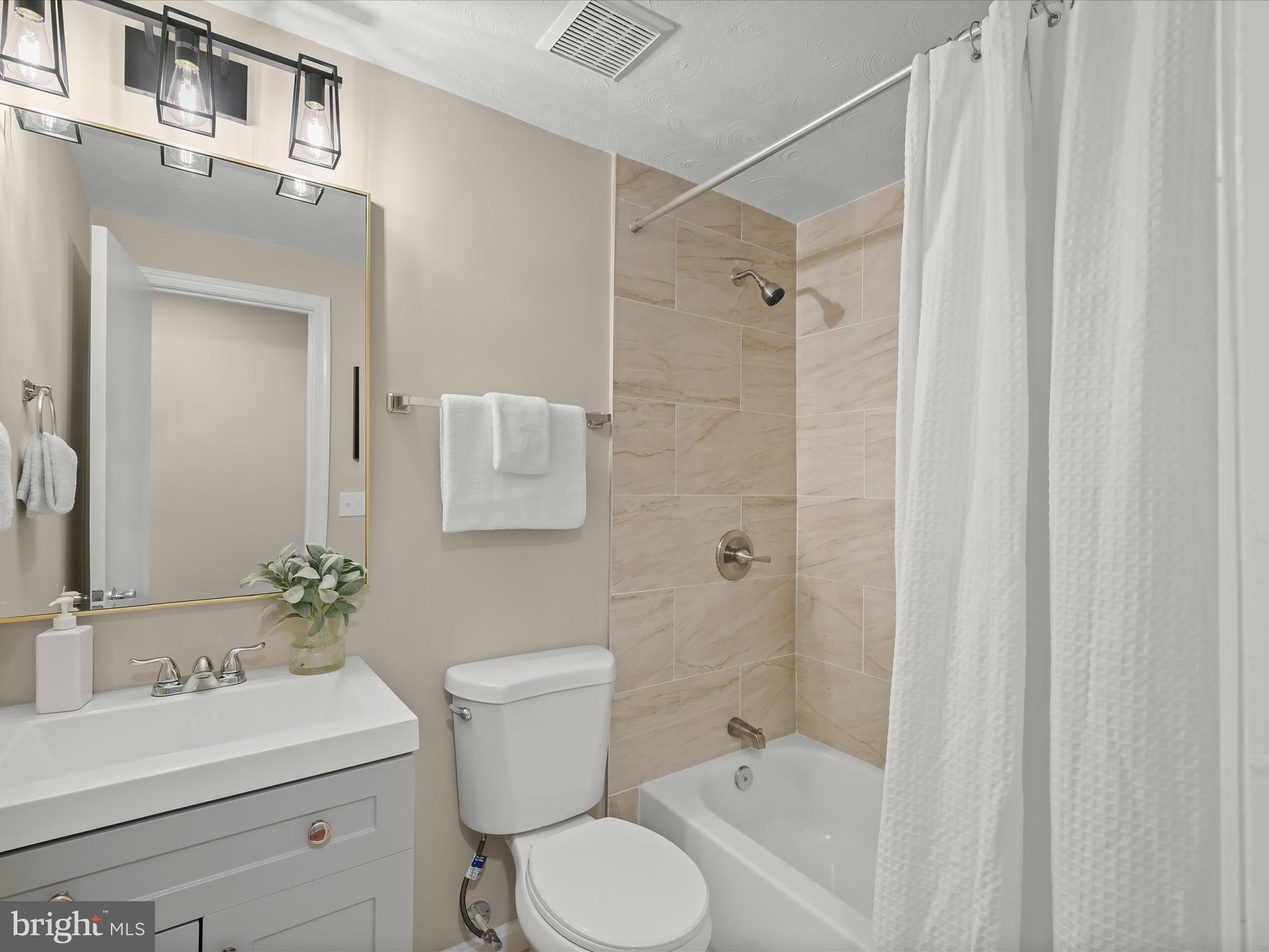 RAMBLING HILLS - Residential