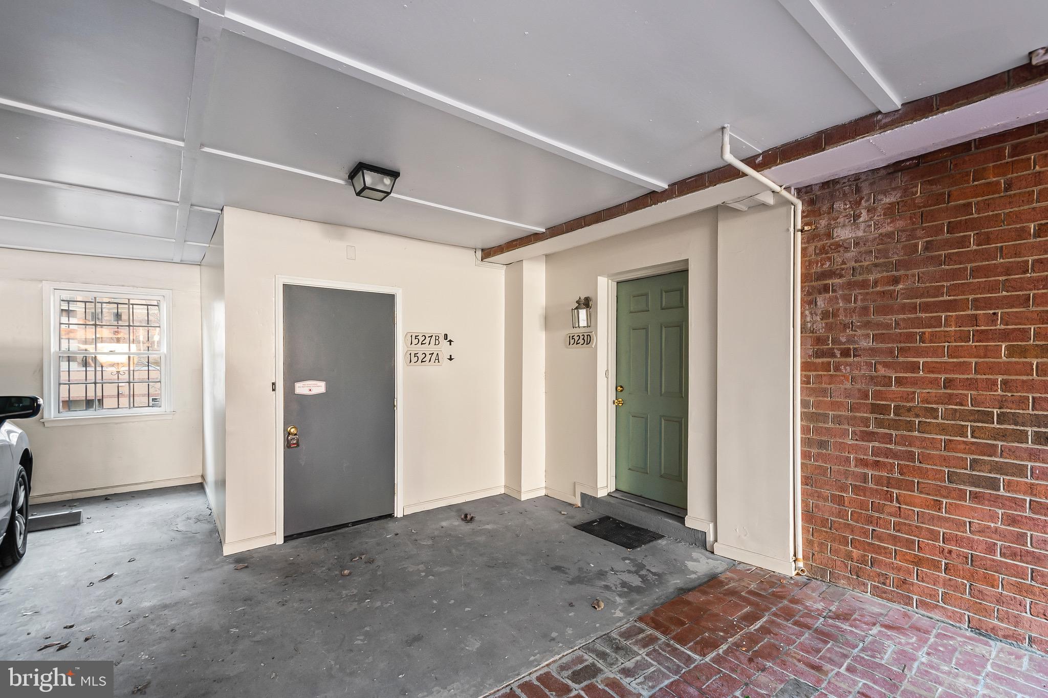 1527 N COLONIAL TERRACE B