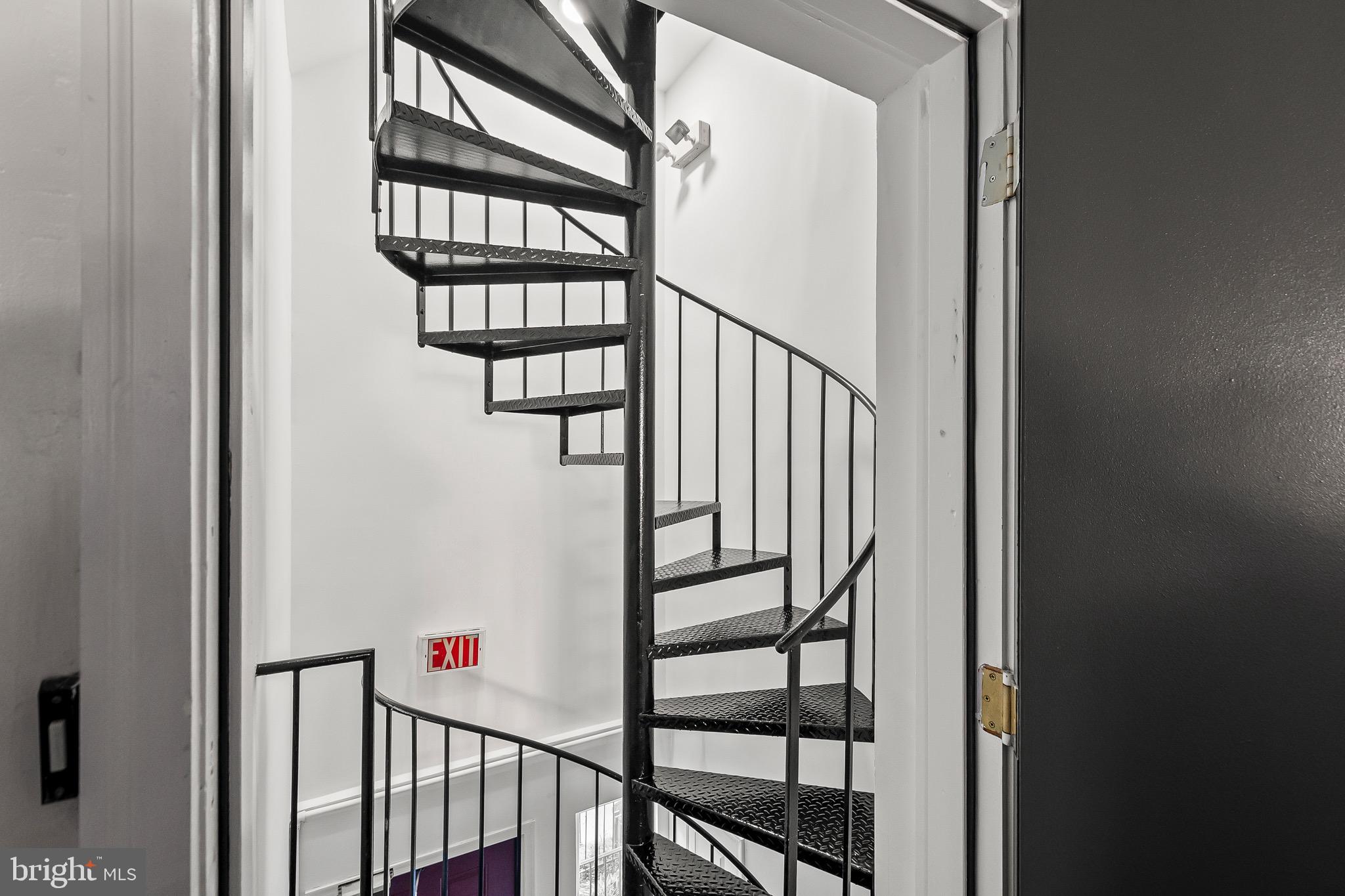 1527 N COLONIAL TERRACE B