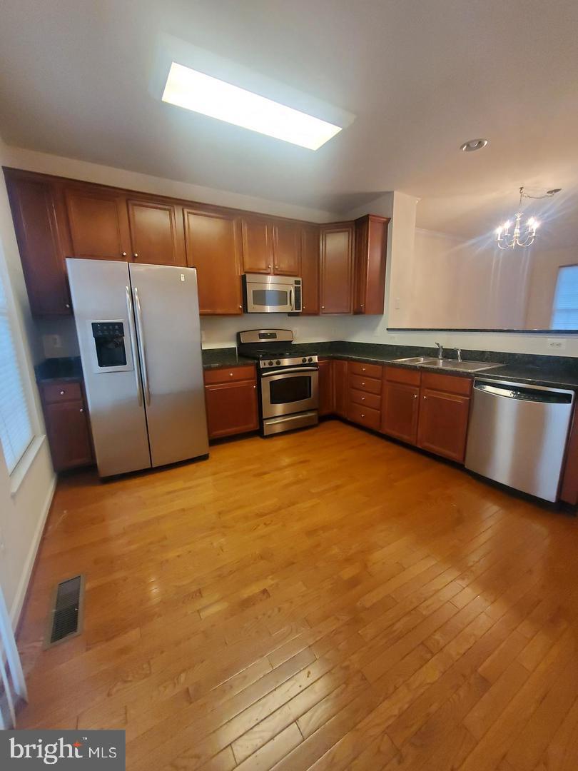 AMBERLEA AT SOUTH RIDING - Residential Lease