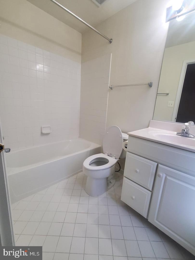 AMBERLEA AT SOUTH RIDING - Residential Lease