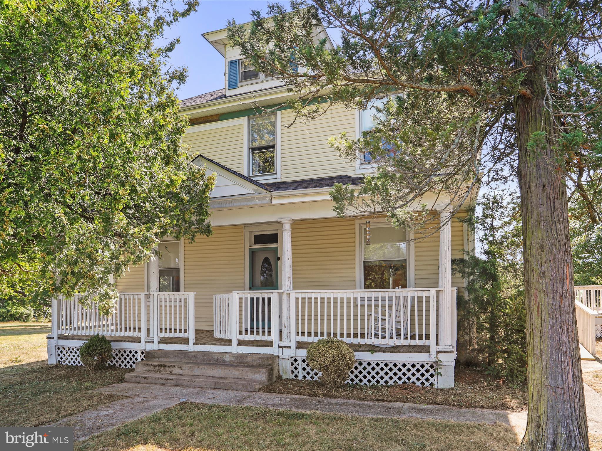 1048 FAIRVIEW DRIVE