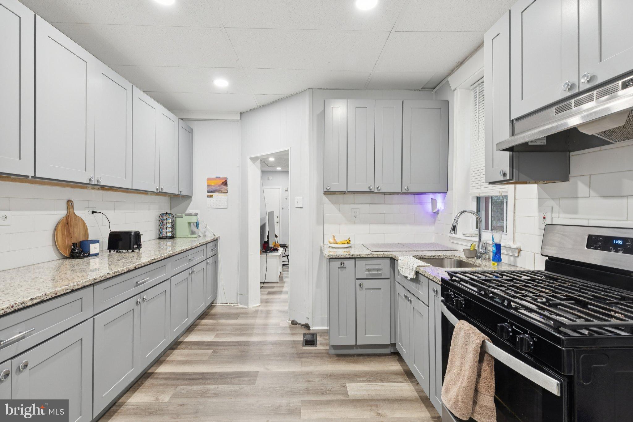 2743 N NEWKIRK STREET