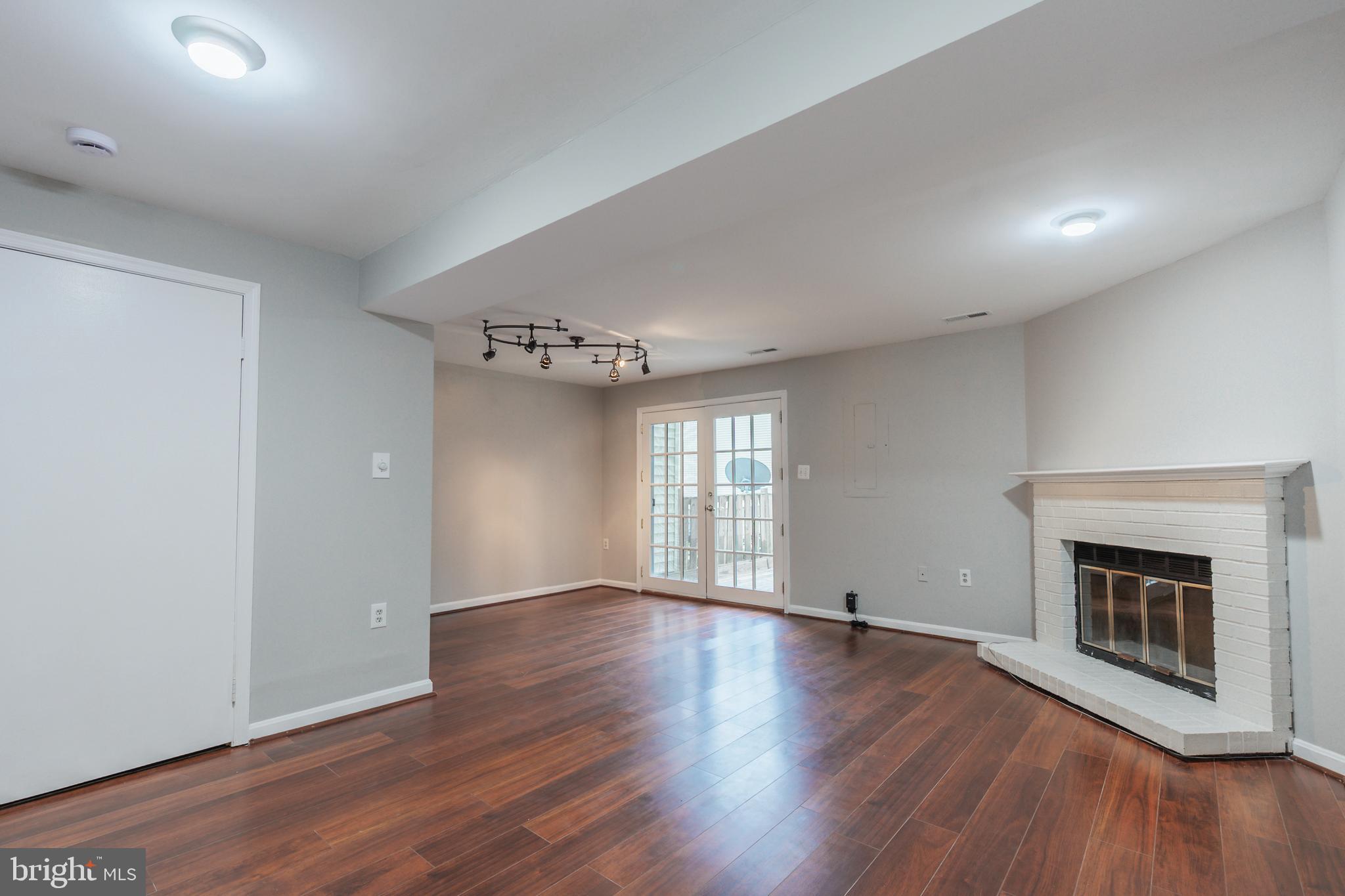 COLONY PARK - Residential