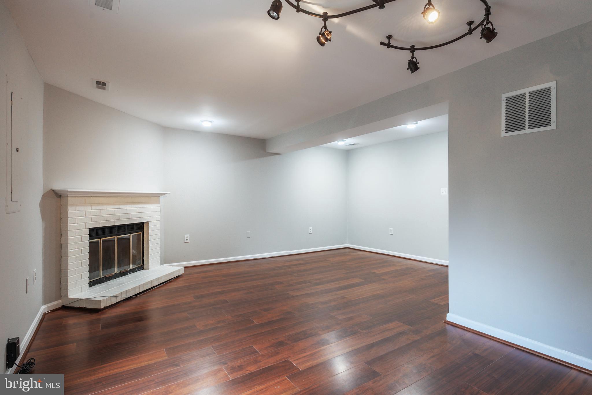 COLONY PARK - Residential