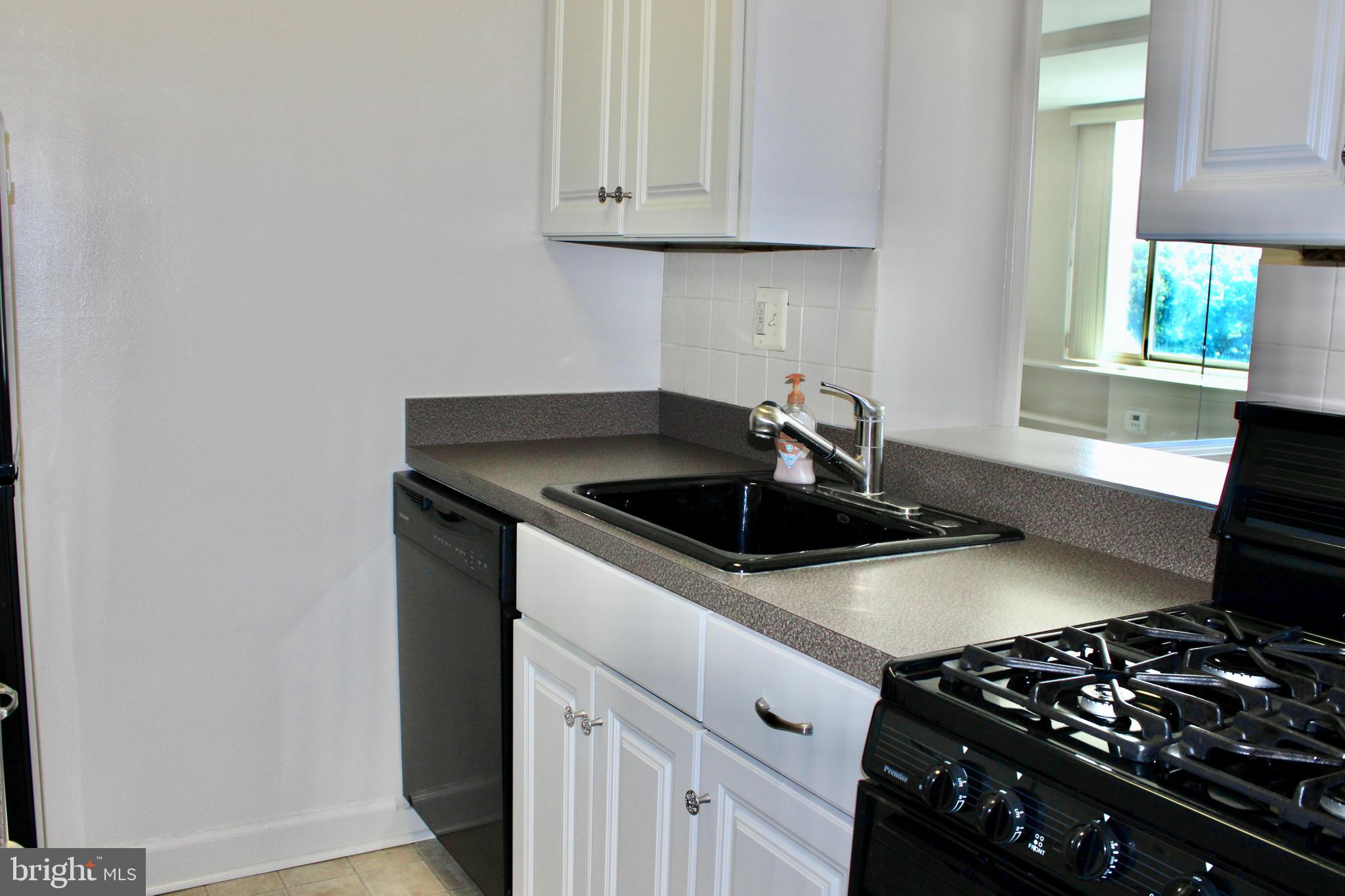 RIVER PLACE WEST - Residential Lease