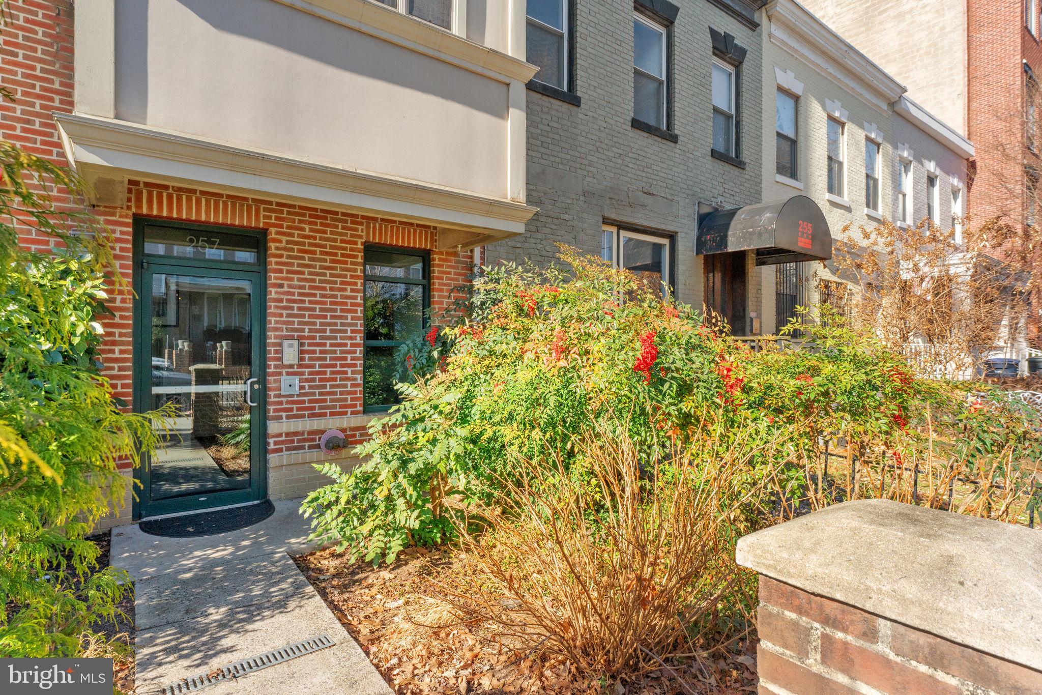 257 15TH STREET SE B