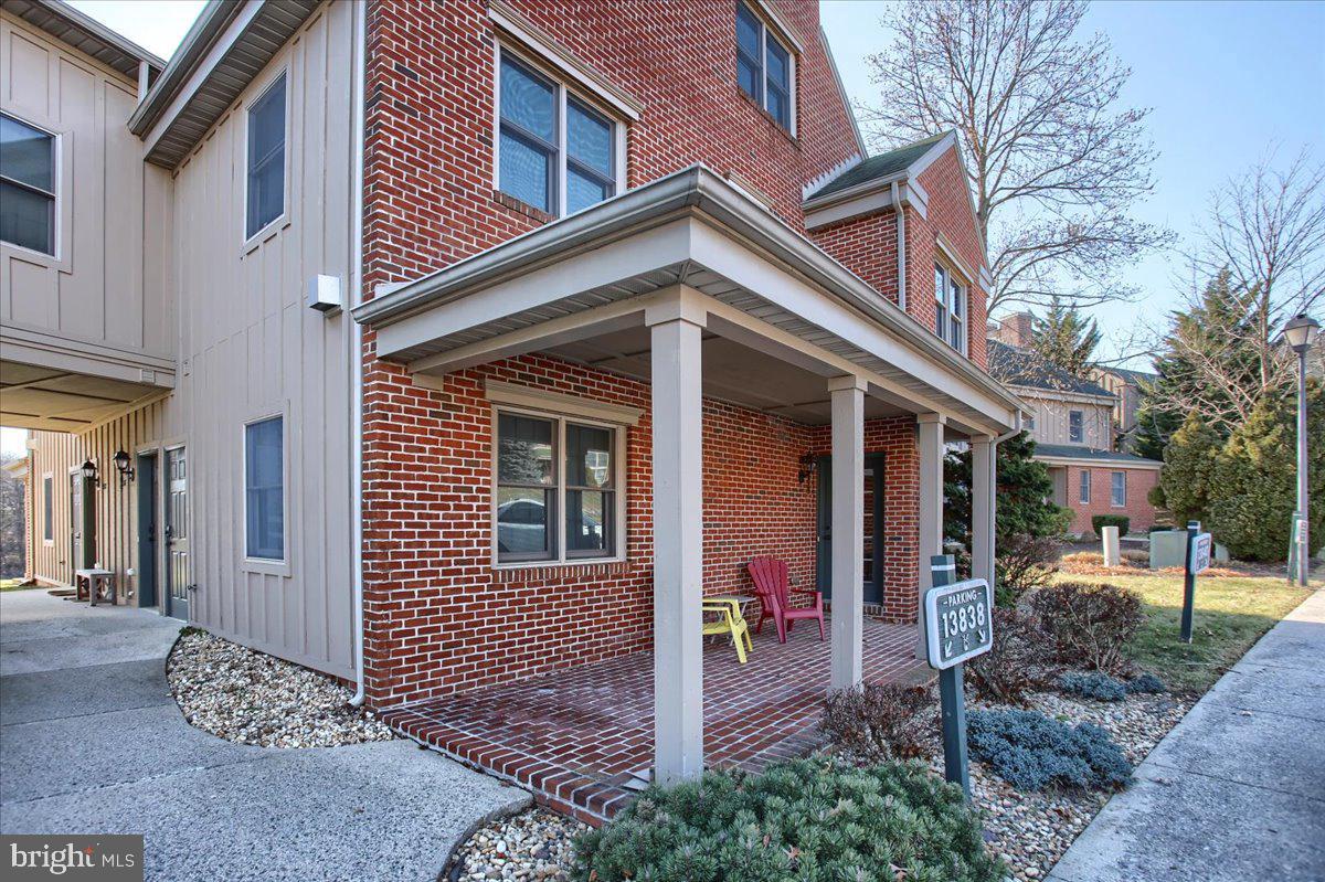 13840 POND VIEW LANE LANE W