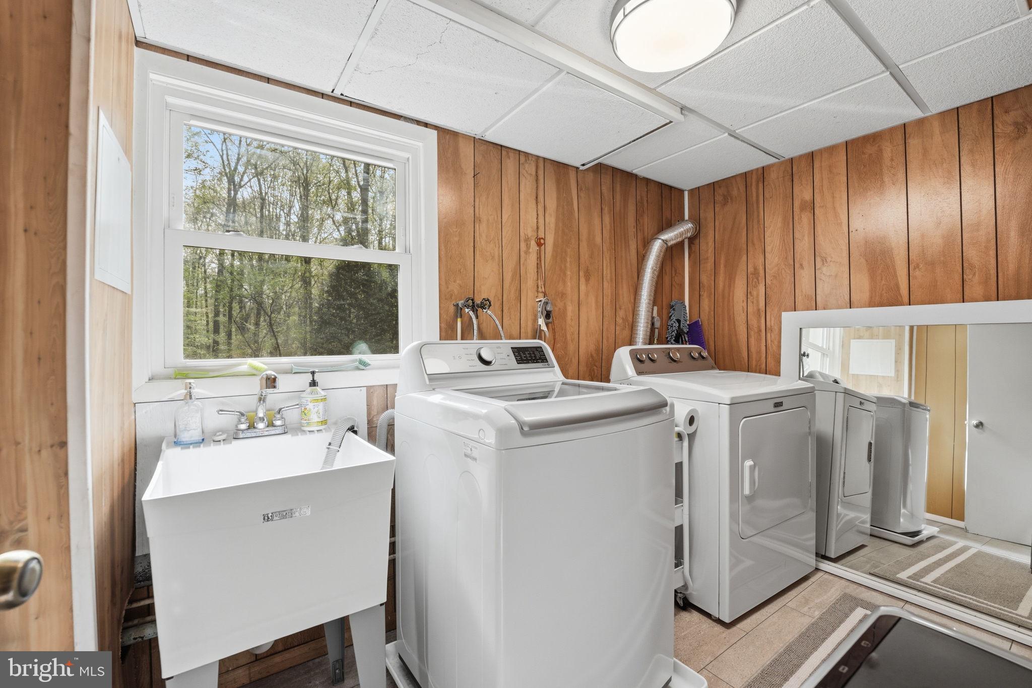 LAKE JACKSON - Residential