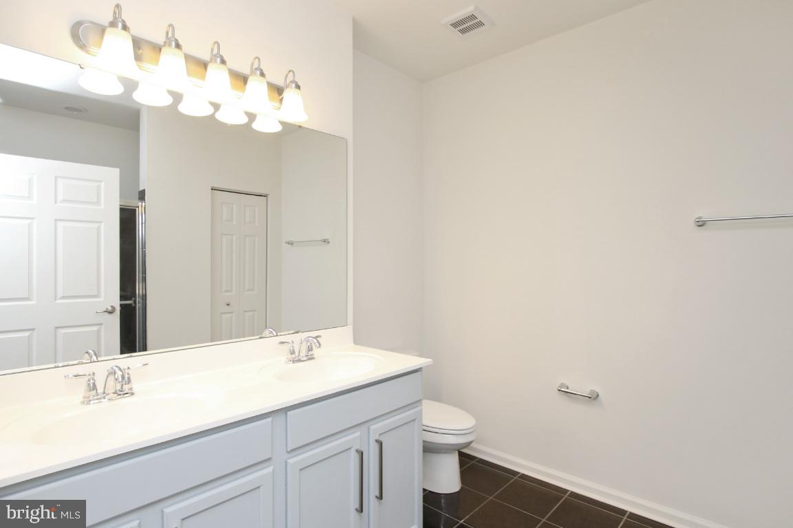 STONEY RUN VILLAGE - Residential Lease