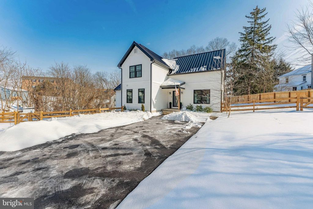 Photo of 38 E 5th Avenue, COLLEGEVILLE, PA 19426 (MLS # PAMC2166290)