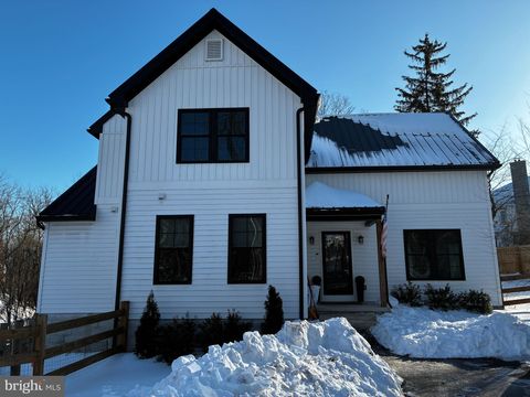 Photo of 38 E 5th Avenue, COLLEGEVILLE, PA 19426 (MLS # PAMC2166290)