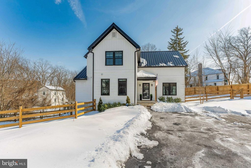 Photo of 38 E 5th Avenue, COLLEGEVILLE, PA 19426 (MLS # PAMC2166290)