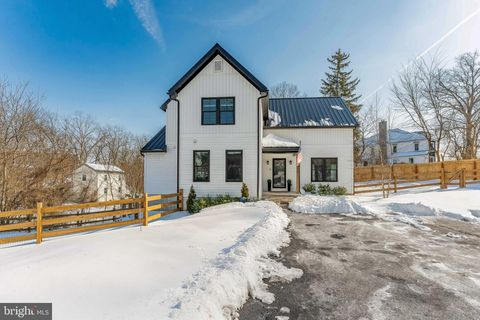 38 E 5TH AVENUE COLLEGEVILLE PA 19426