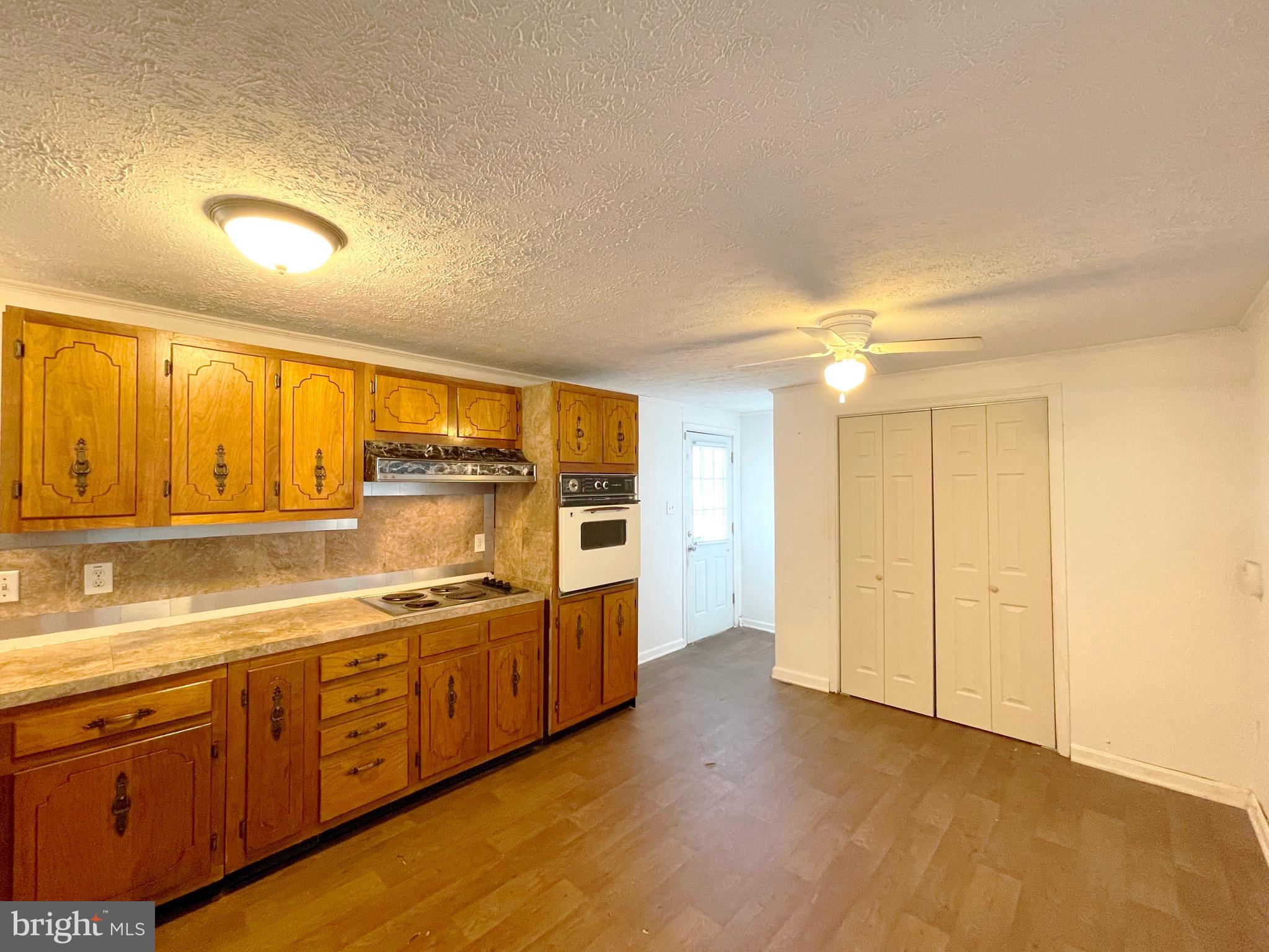 SOUTH HAMPTON - Residential Lease