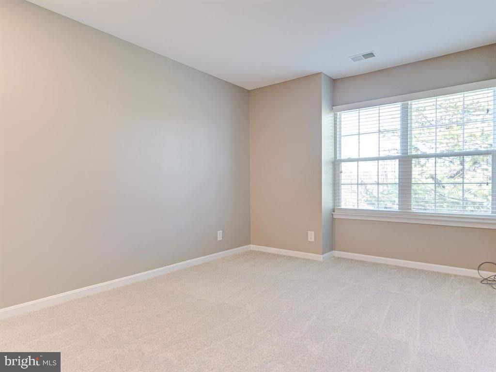 DOMINION STATION CONDOMINIUM - Residential Lease