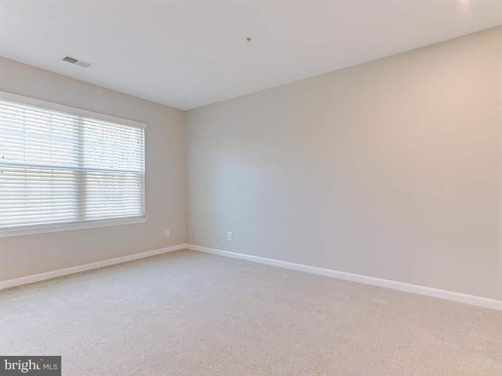 DOMINION STATION CONDOMINIUM - Residential Lease