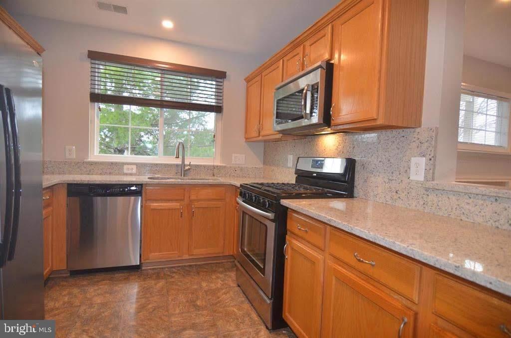 DOMINION STATION CONDOMINIUM - Residential Lease