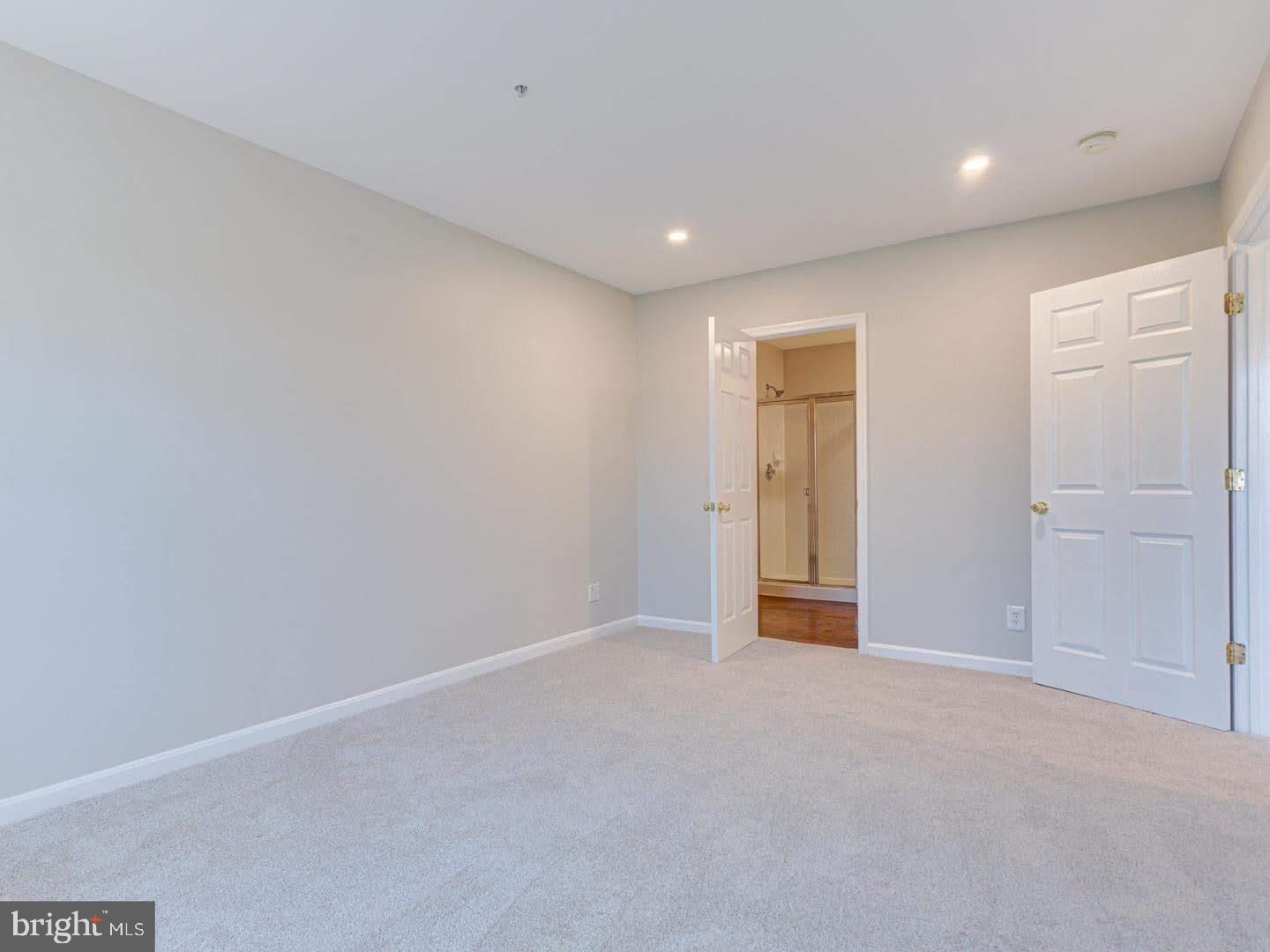 DOMINION STATION CONDOMINIUM - Residential Lease