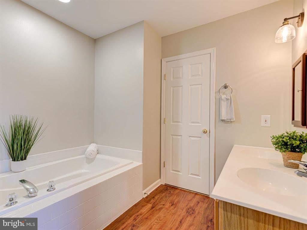 DOMINION STATION CONDOMINIUM - Residential Lease