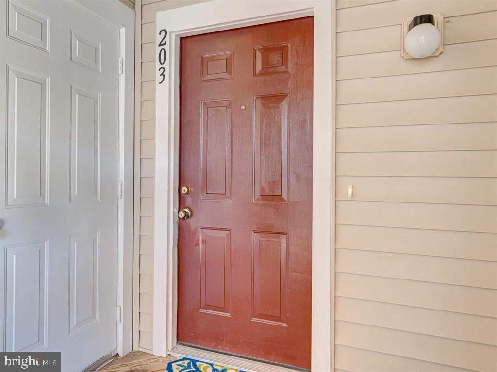 DOMINION STATION CONDOMINIUM - Residential Lease