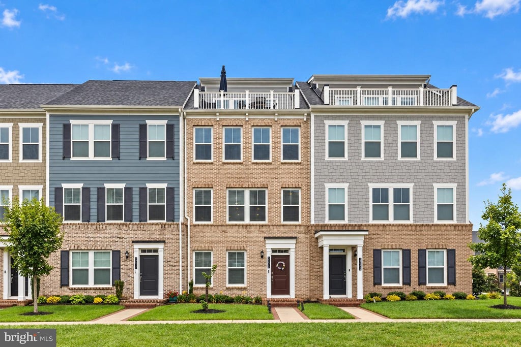 Photo of 17319 Turnstone Drive, DUMFRIES, VA 22026 (MLS # VAPW2131216)