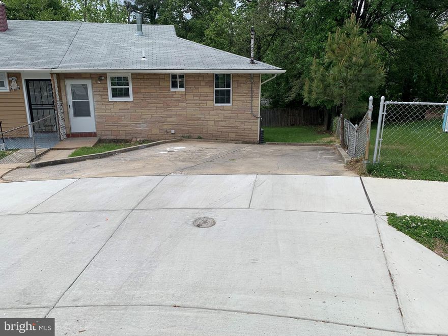 PENDING RELEASE !!!!BACK TO THE MARKET!!!!!!!!CONTRACT FELL TROUGH!!!FULL RENOVATED!!!.  MAIN FLOOR:  3 BEDROOMS AND 1 FULL BATHROOM.   BASEMENT :  2 BEDROOMS AND 1 FULL BATHROOM.NEW KITCHEN(GRANITE),  NEW WASHER AND DRYER.  NEW SIDING.  ROOF: 5 YEARS.