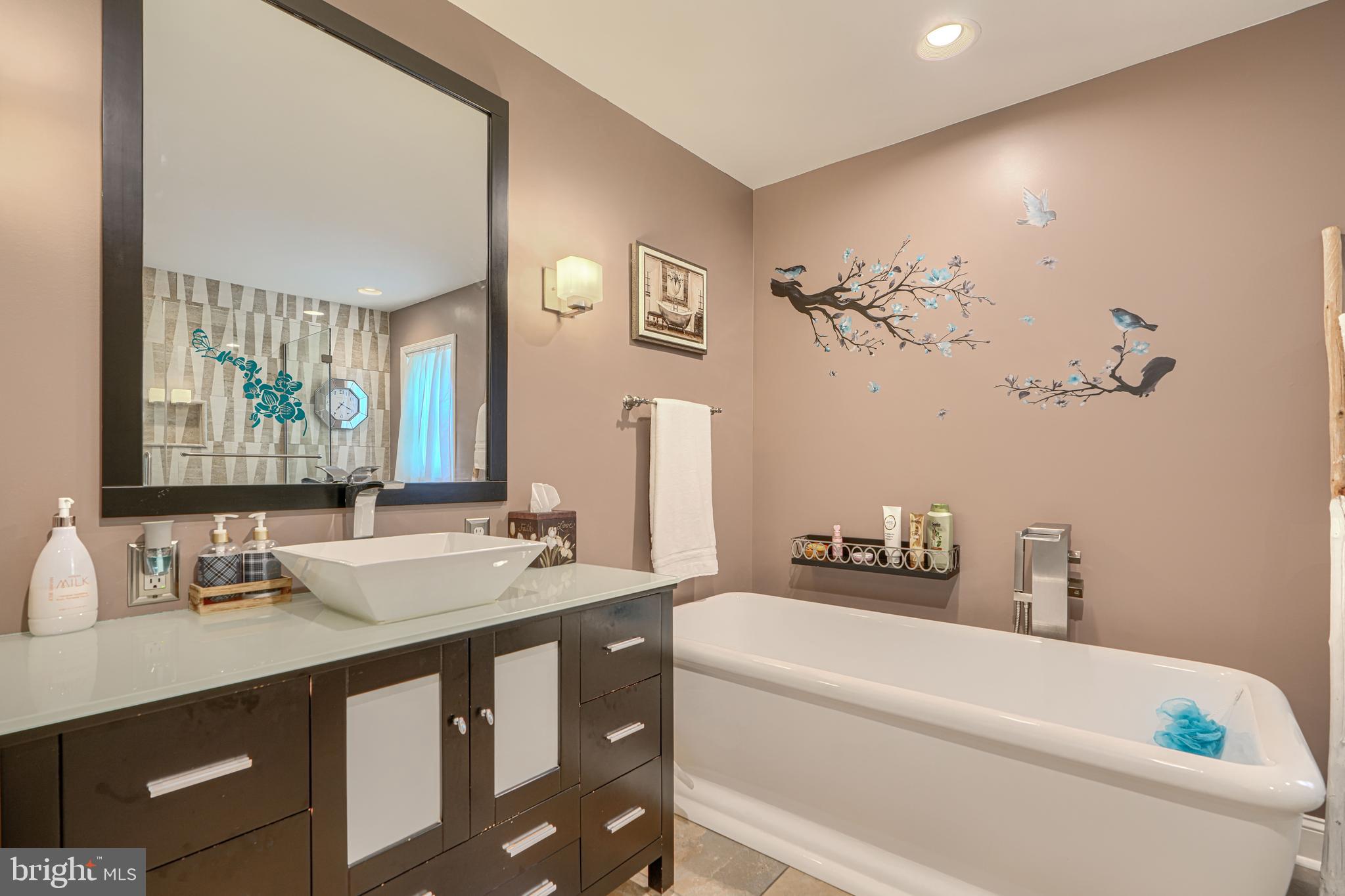 EDMUNDS HILL - Residential