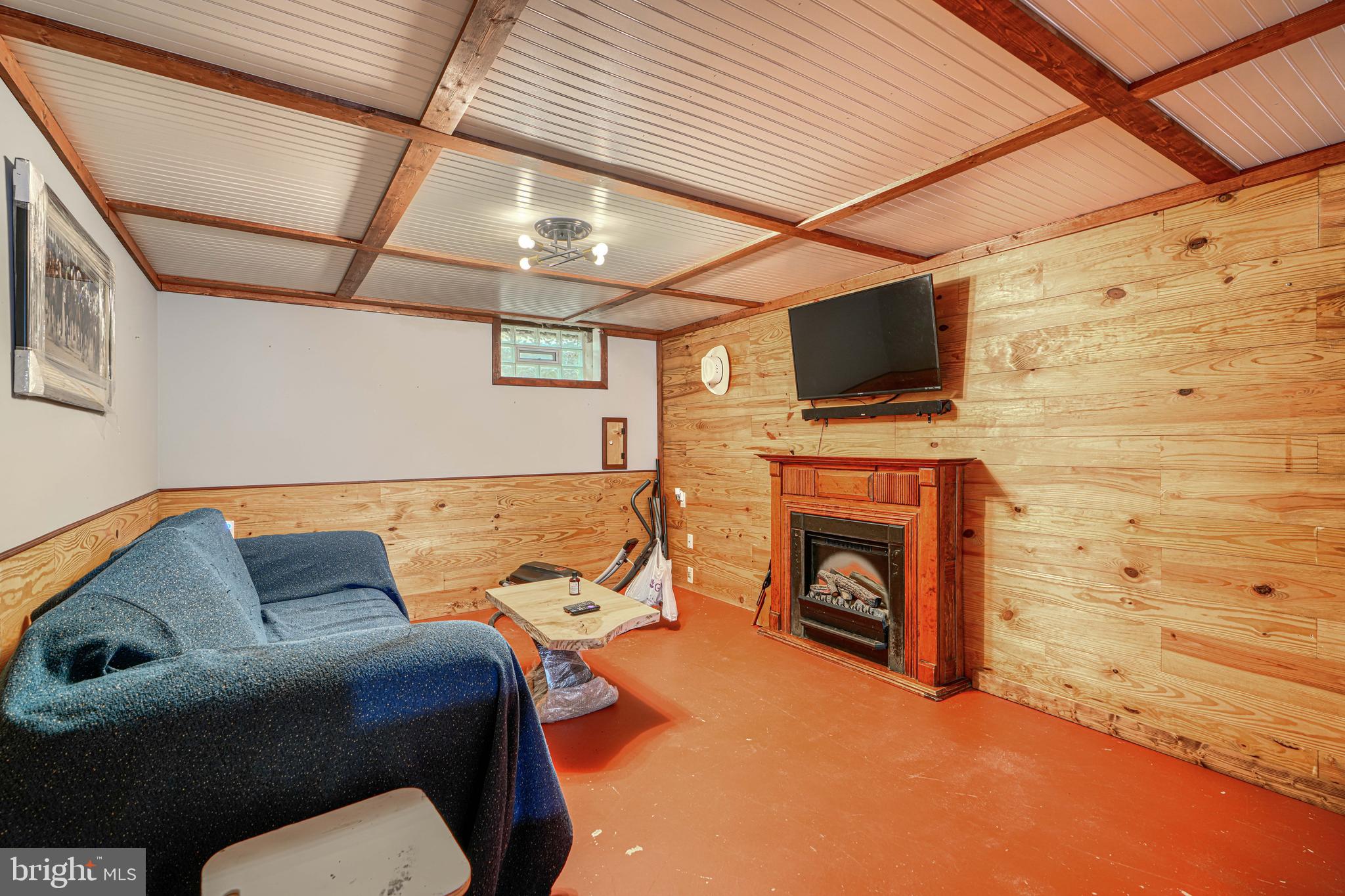 EDMUNDS HILL - Residential