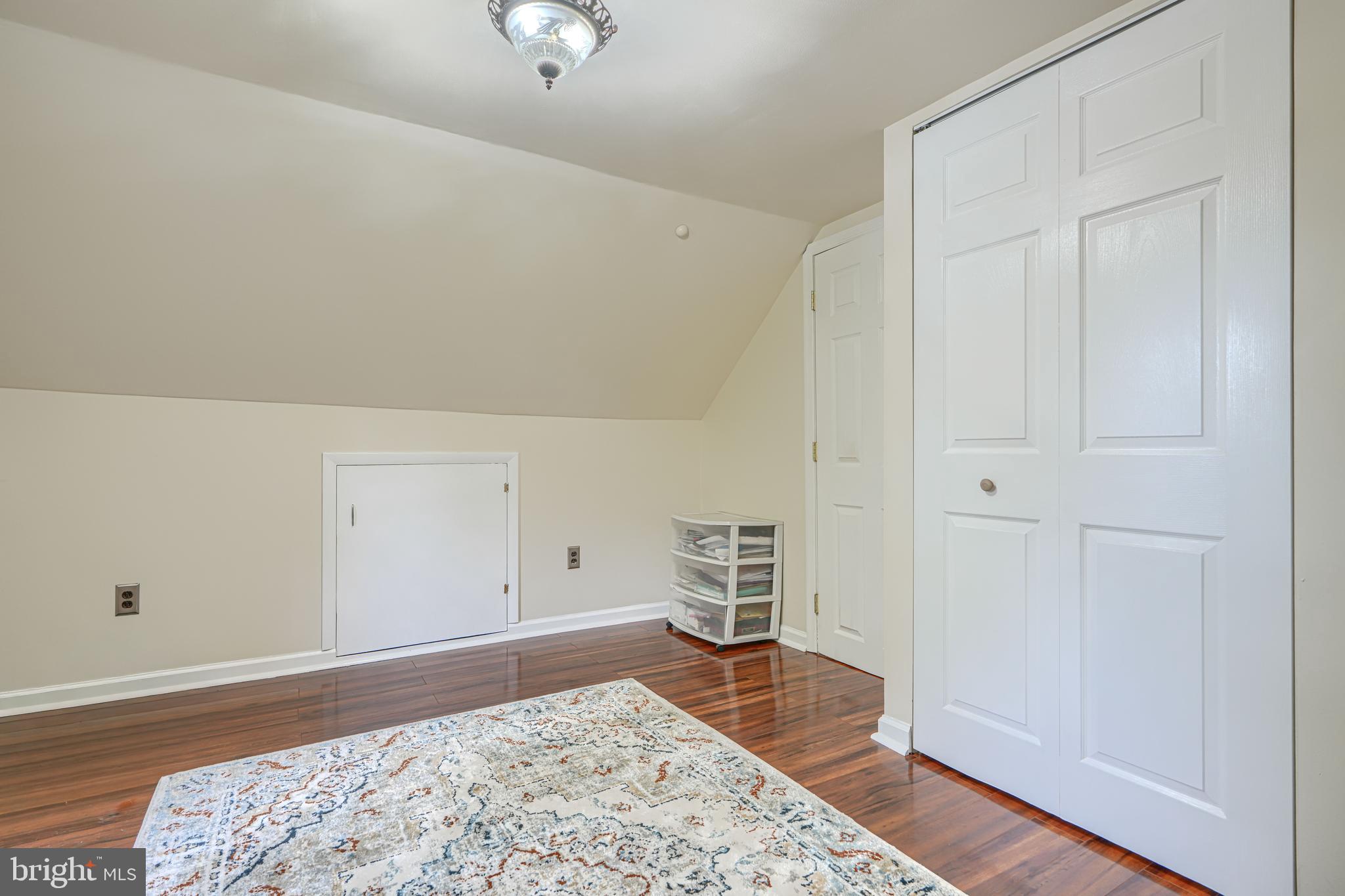 EDMUNDS HILL - Residential