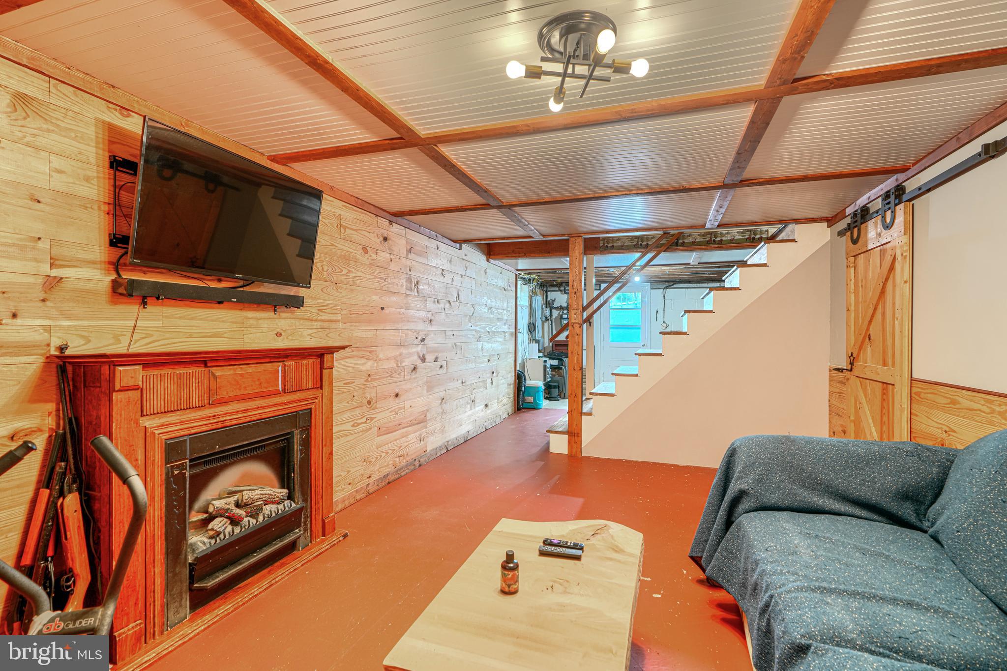 EDMUNDS HILL - Residential
