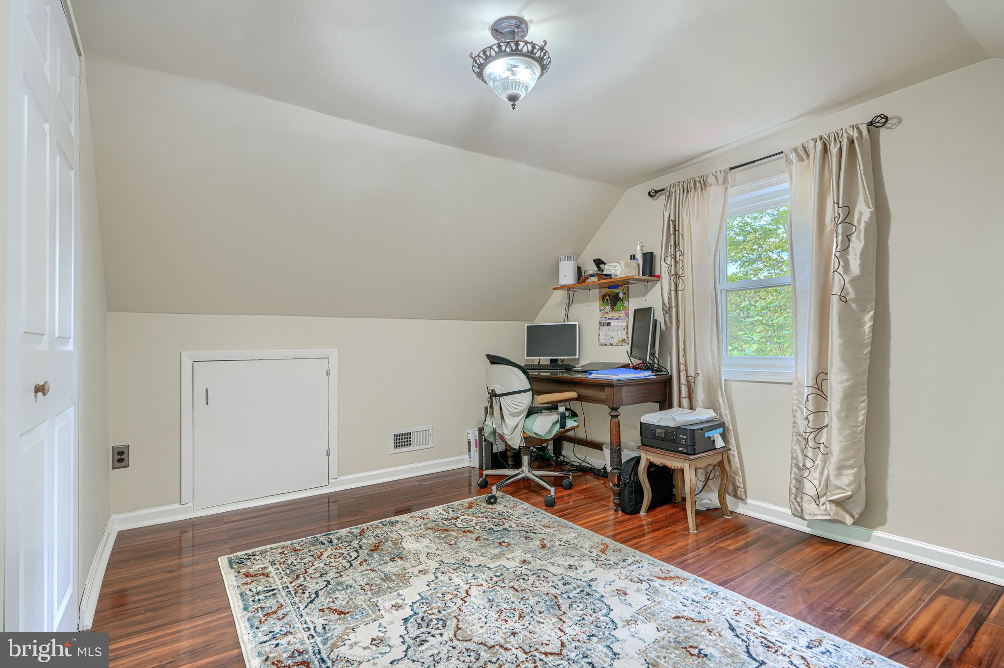 EDMUNDS HILL - Residential