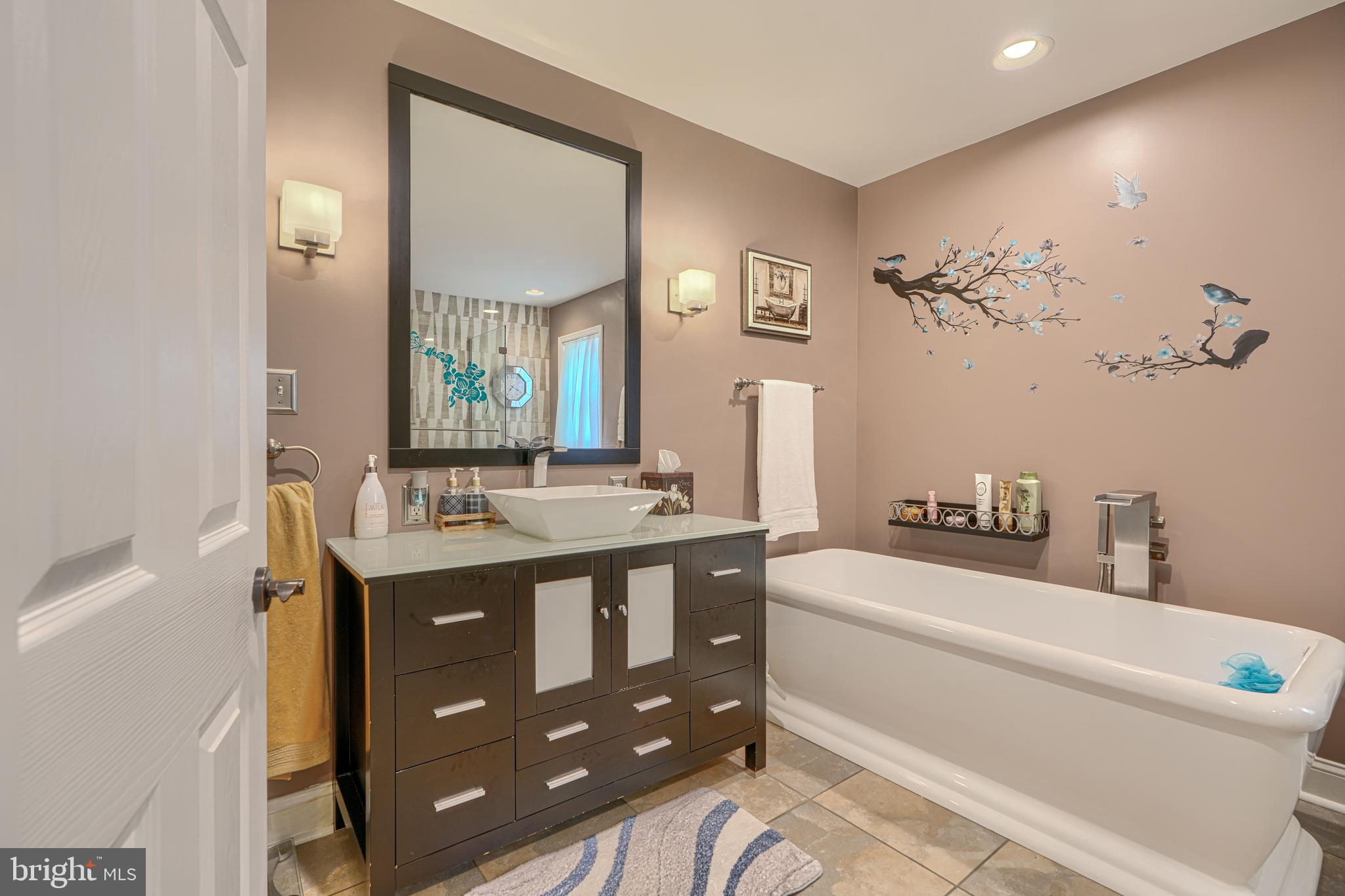 EDMUNDS HILL - Residential