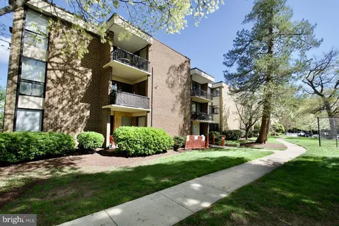 2105 Walsh View Terrace Unit 15-302, Silver Spring, MD MLS: MDMC2175488