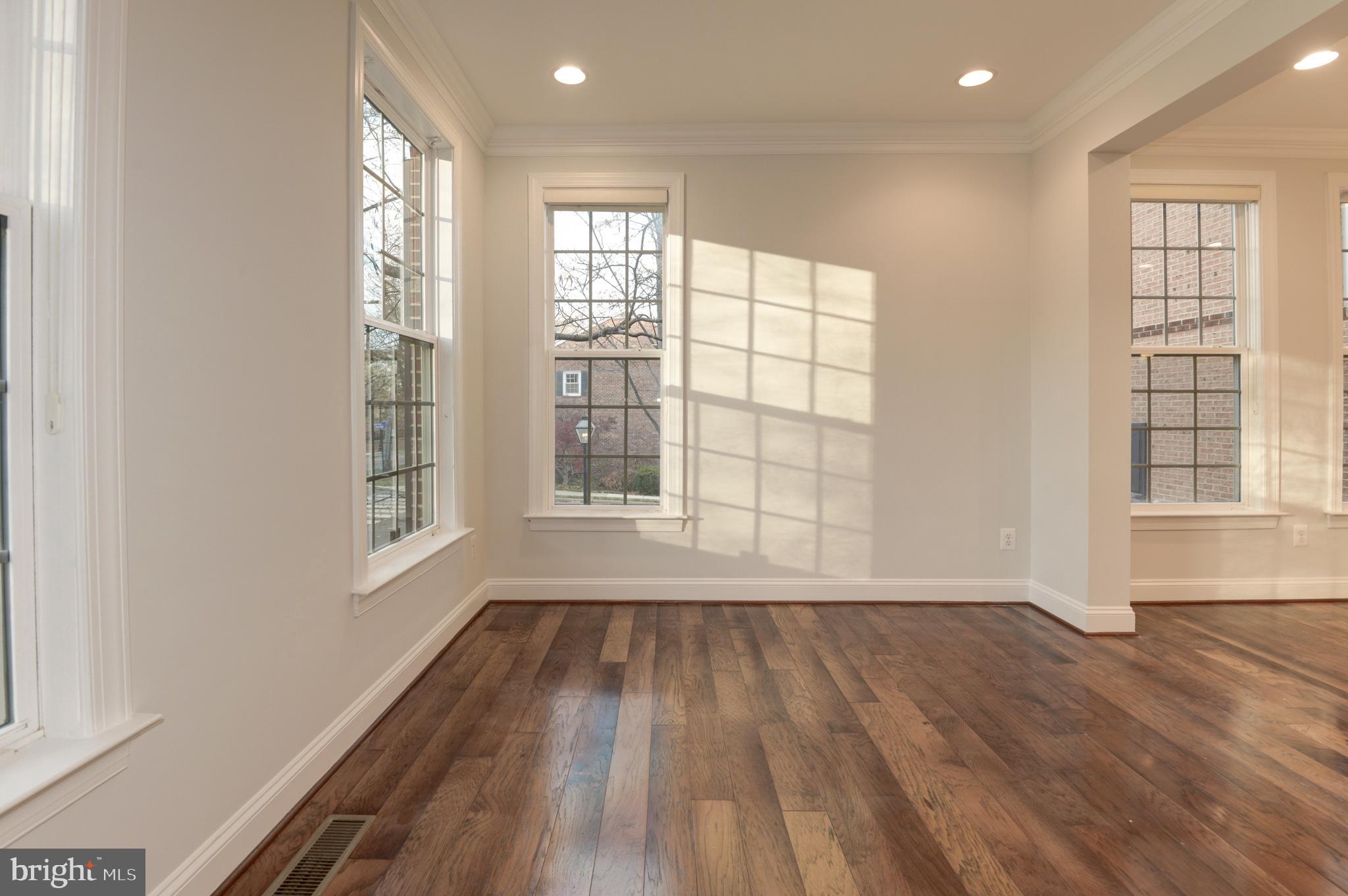 MADISON MEWS - Residential