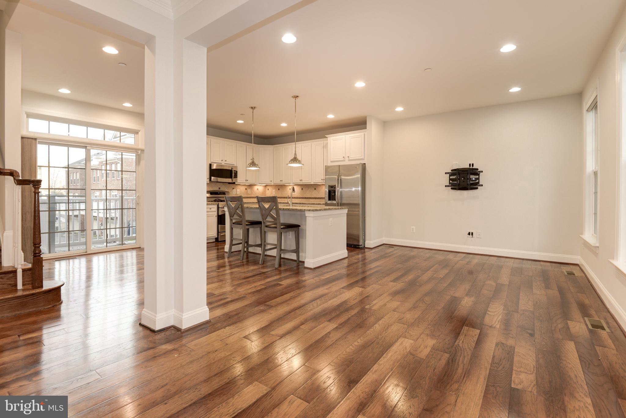 MADISON MEWS - Residential