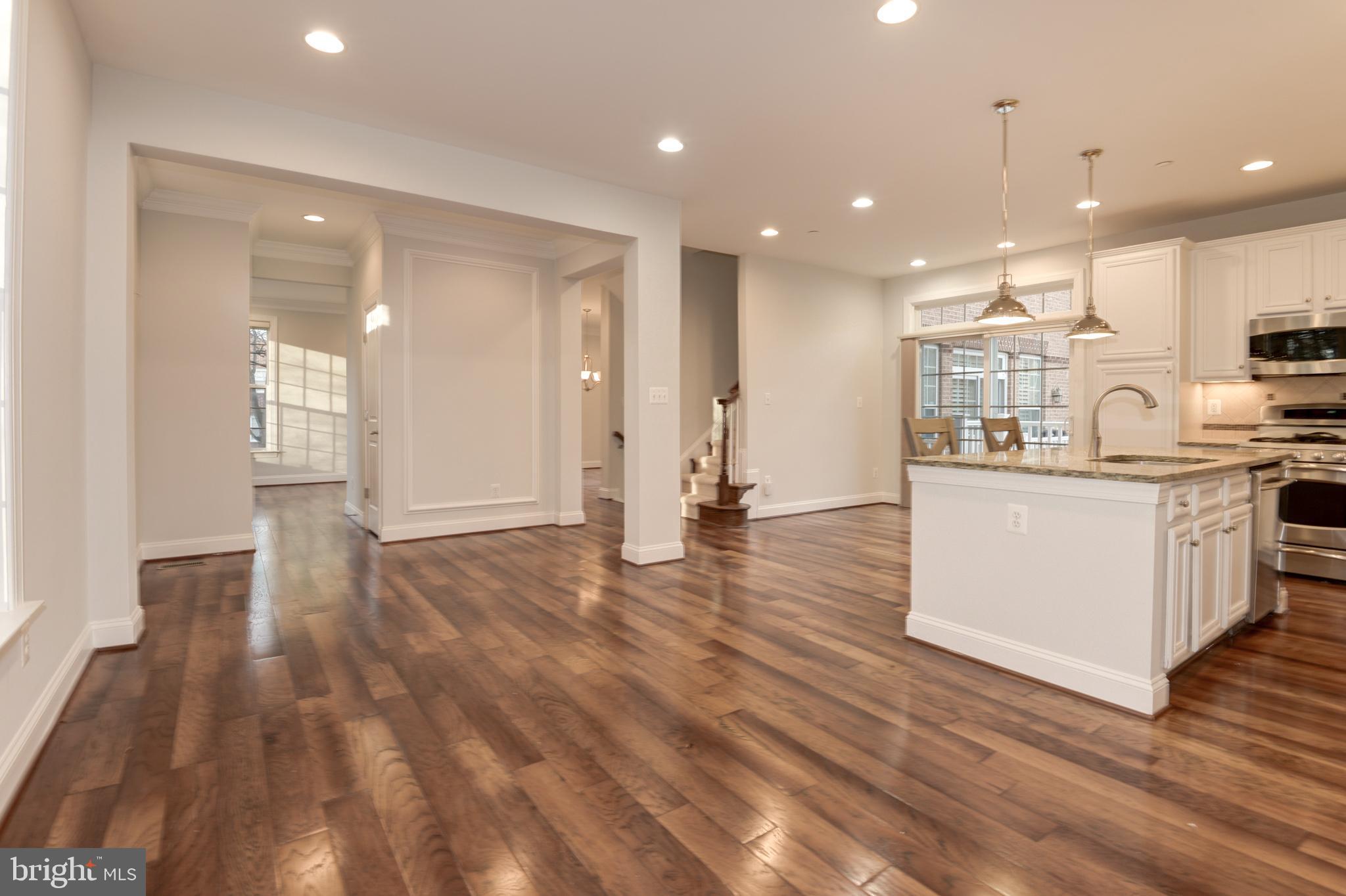 MADISON MEWS - Residential