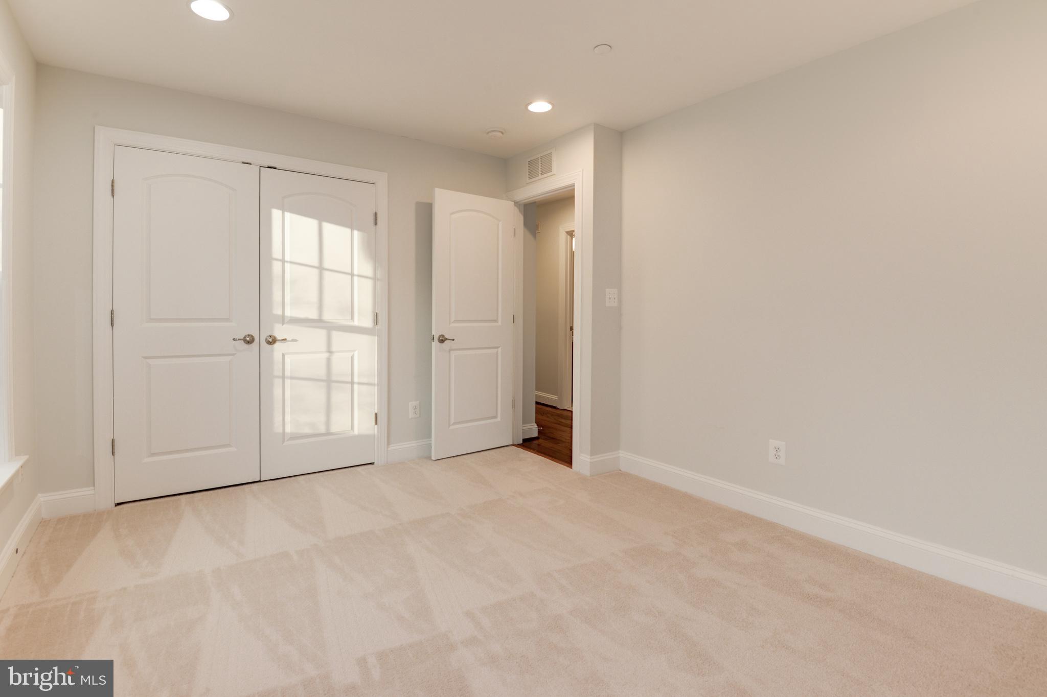 MADISON MEWS - Residential