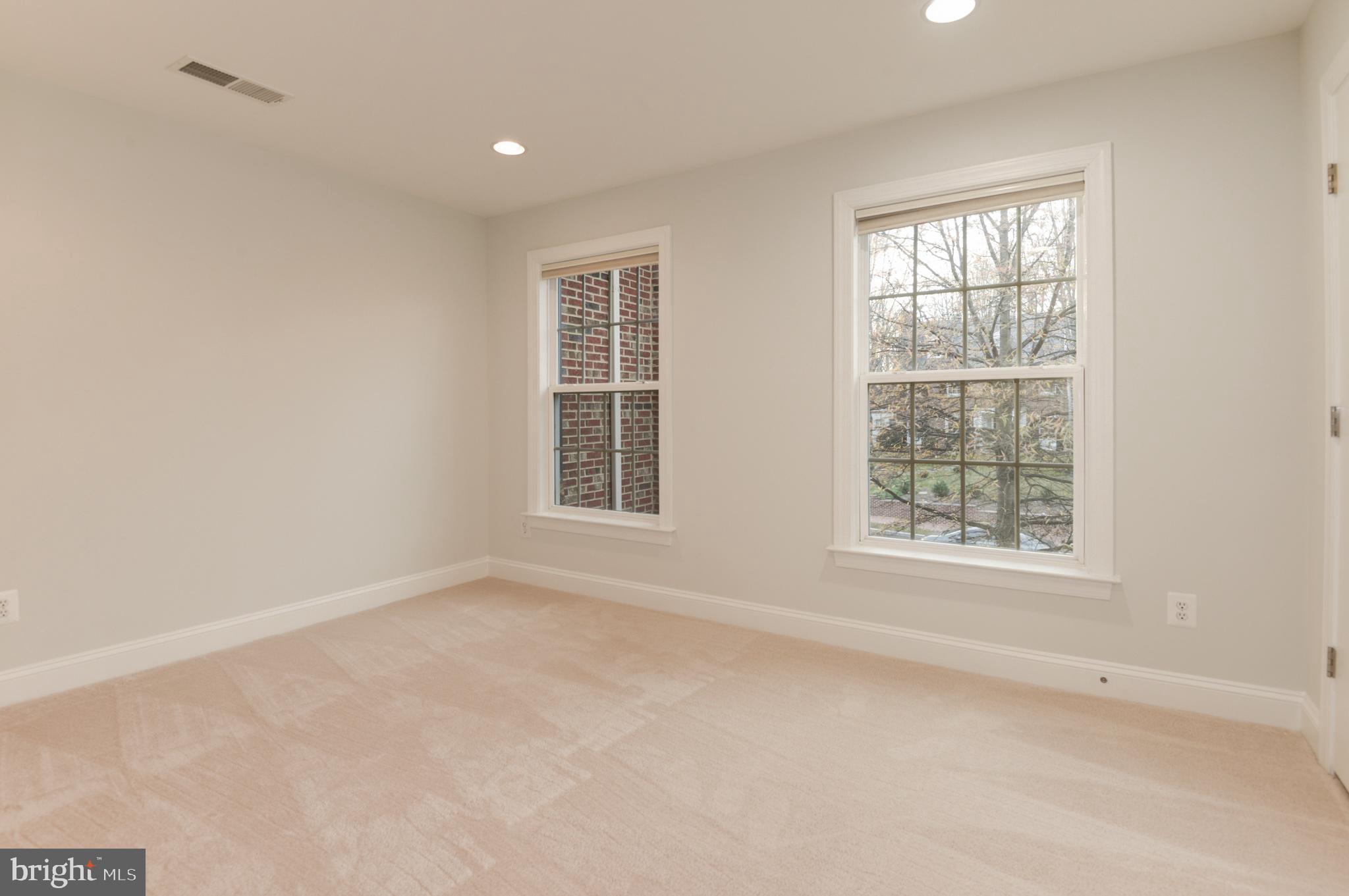 MADISON MEWS - Residential