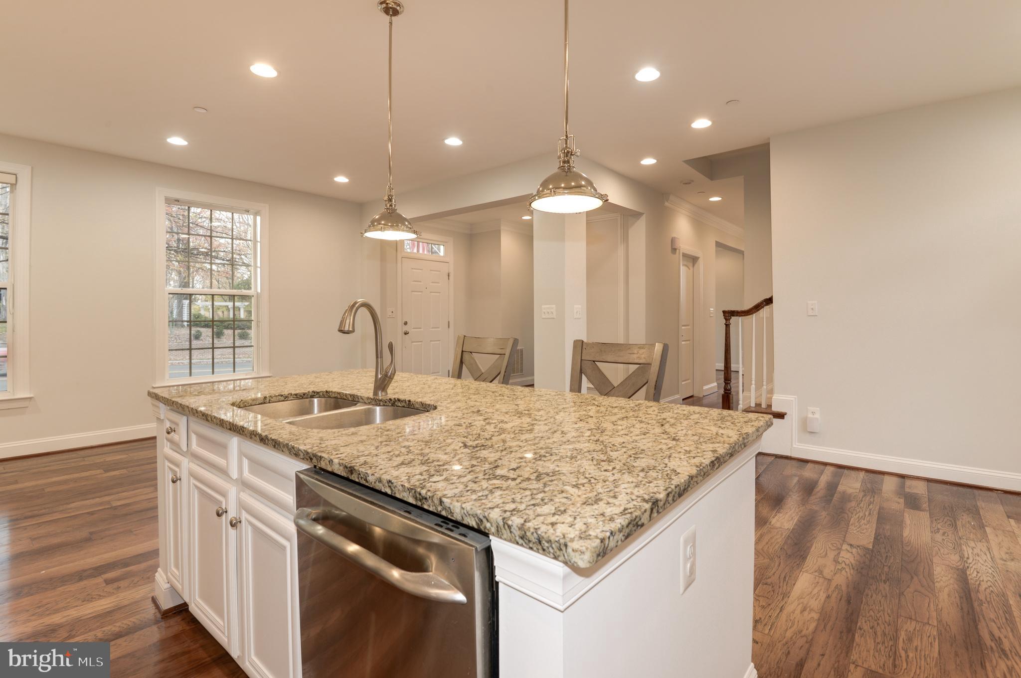 MADISON MEWS - Residential