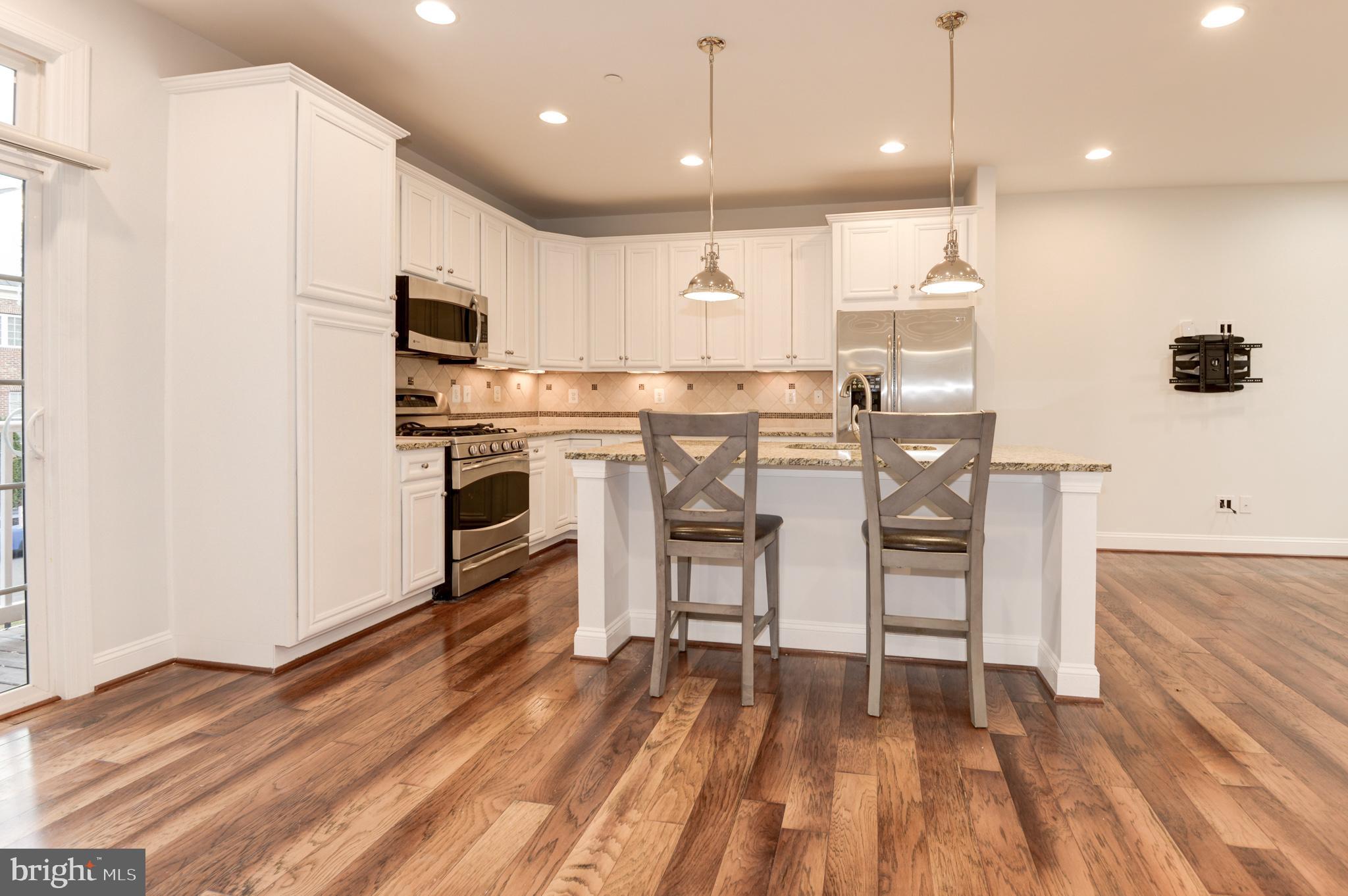 MADISON MEWS - Residential