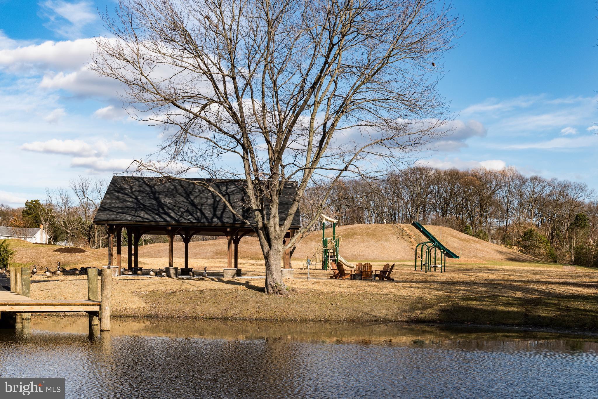 PONDVIEW - Residential