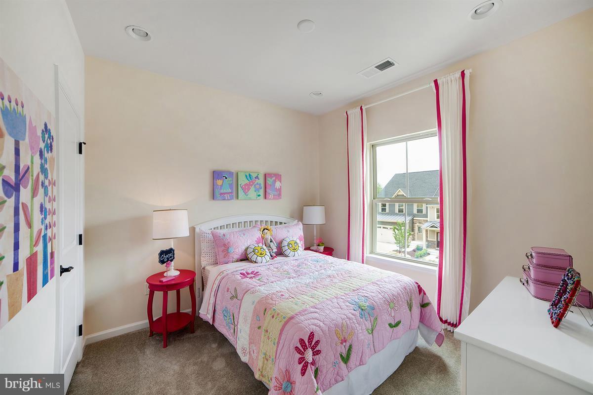 PONDVIEW - Residential