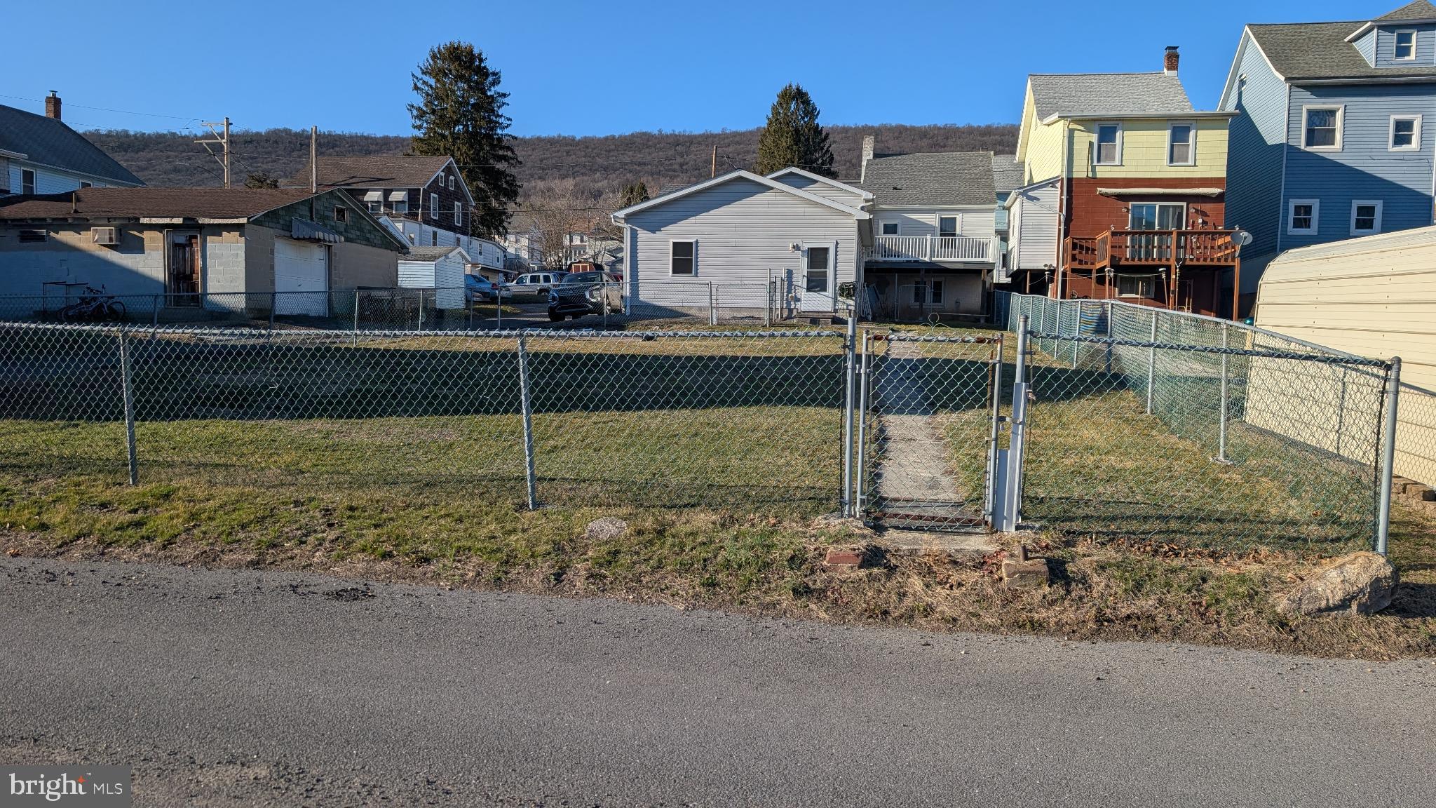 WILLIAMSTOWN - Residential