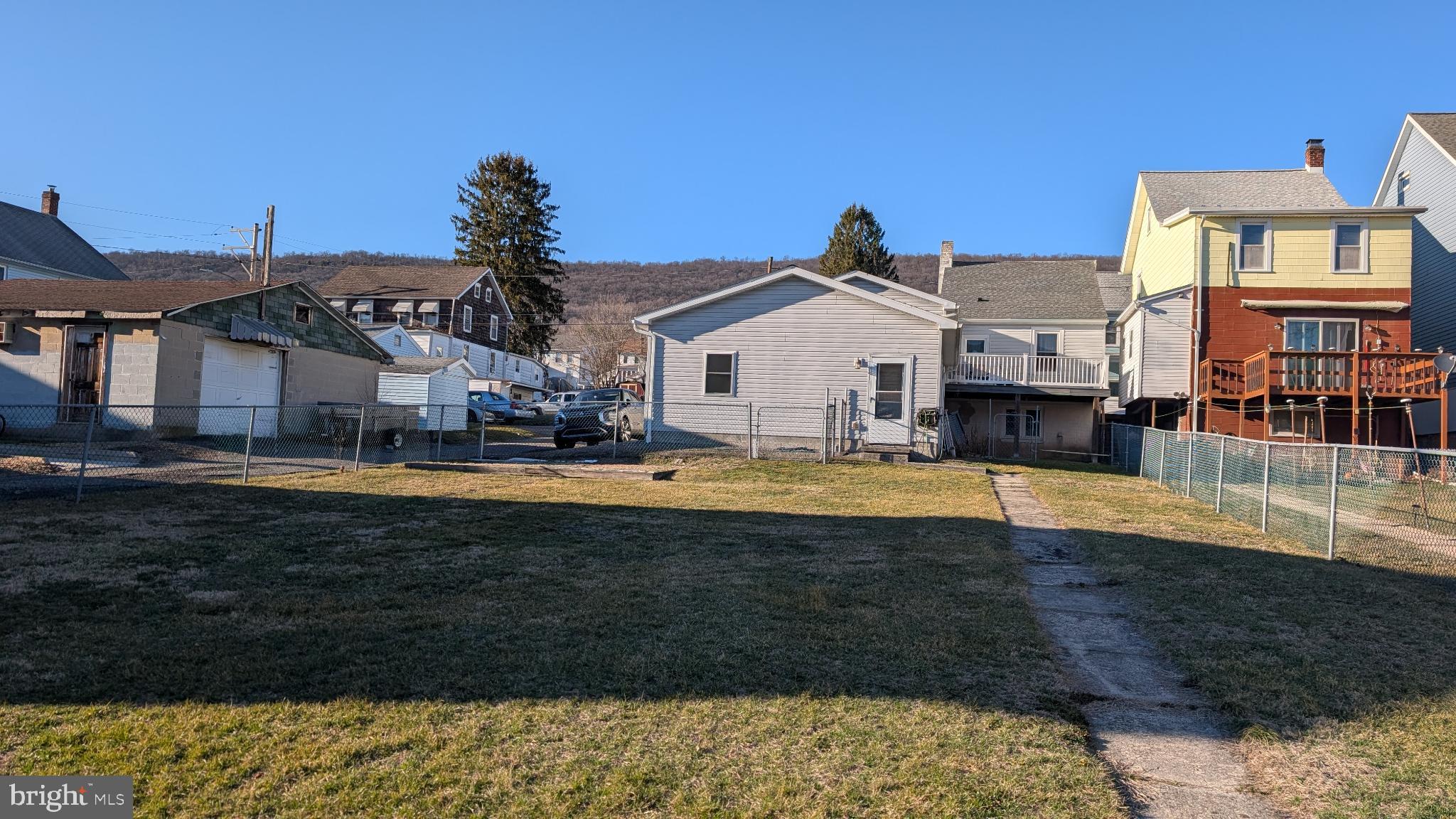 WILLIAMSTOWN - Residential