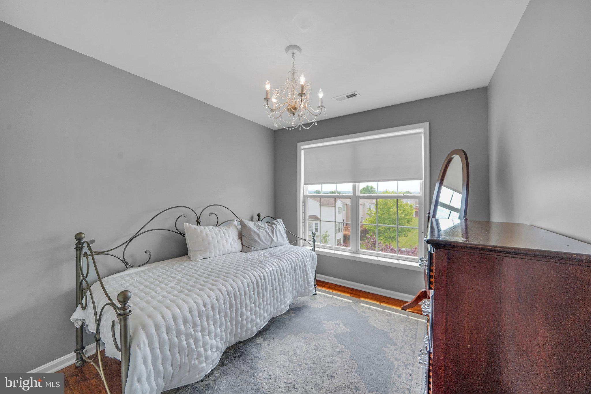 LONGFORD CROSSING - Residential